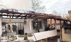 Erbaa’da elektrik kontağından çıkan yangın evi küle çevirdi