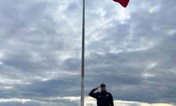 Giresun Valiliği müdahale etti; Yıpranan Türk bayrağı yenilendi