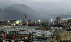 Hatay’da fırtınanın etkisiyle 5 tekne ve 1 yat alabora oldu