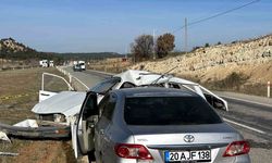 İki otomobilin çarpıştığı kazada yaşlı çift hayatını kaybetti