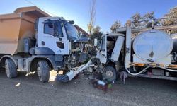 İzmir'de kamyon ile kamyonet çarpıştı: 1 yaralı