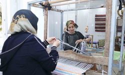 Kadınlar el emeği ve gönül birliğiyle üretiyor