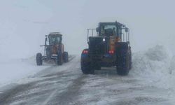 Karabet Geçidi’nde kar temizleme çalışması devam ediyor