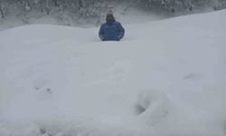 Karabük-Bartın yolunda kar kalınlığı 1,5 metreyi aştı