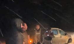 Karda mahsur kalan 4 vatandaş 3 saatlik zorlu çalışmayla kurtarıldı