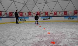 Keçiören'de ücretsiz buz pateni pisti yoğun ilgi görüyor