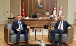 KKTC Cumhurbaşkanı Erhürman, CHP Genel Başkanı Özel'i kabul etti