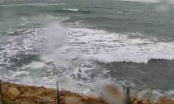 Kocaeli’de fırtına etkili oluyor: Sahillerde dalgalar yükseldi, zirvede yağmur ve sis hakim