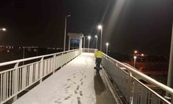 Kocaeli'de karla mücadele çalışmaları sürüyor