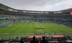 Kocaelispor-Erzurumspor maçında takımlar sahaya Filistin pankartıyla çıktı