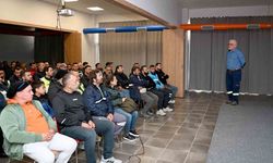 Kuşadası Belediyesi Temizlik İşleri Müdürlüğü personeline ’güvenli sürüş’ eğitimi verildi