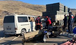 Malatya’da tır ile minibüs çarpıştı: 3 ölü