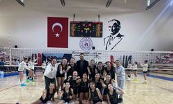 Melahat Ünügür Ortaokulu, Voleybol Yıldız Kız kategorisinde finalde