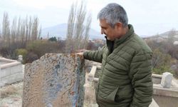 Mezarlıktaki esrarengiz taş