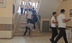 Onlarca öğrencinin bakıp geçtiği pet şişeyi, çöpe atan öğrenci çeyrek altını kazandı