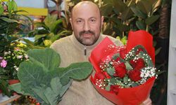 Ordulu çiçekçi Karadeniz zekasını konuşturdu: Gül buketini 'karalahana' ile süslüyor