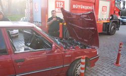 Otomobilden dumanlar yükseldi, ekipler harekete geçti