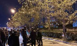 Otomobille çarpışan motosikletteki 2 genç yaralandı