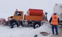 Palandöken geçidinde karla mücadele ekiplerinin nefes kesen mesaisi