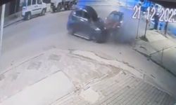 Park halindeki araca çarpan otomobildeki 4 kişi kazayı yara almadan atlattı