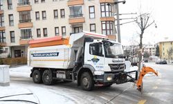 Pursaklar'da kar yağışıyla birlikte tüm ekipler sahada