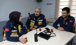 Sağlık çalışanı baba ve kızı aynı ambulansta hayat kurtarıyor