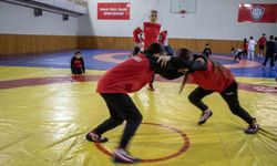 Şampiyon güreşçi Nesrin Baş, Tokat'ta kız çocuklarına örnek oldu