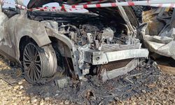 Şanlıurfa'da inşaat şantiyesinde otomobiller alev alev yandı