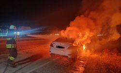 Seyir halindeki otomobil alevlere teslim oldu