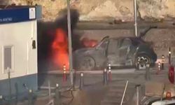 Şile Limanı'nda bir araç alevlere teslim oldu