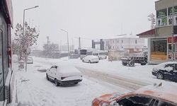 Sincik'te kar yağışı ilçeyi beyaza bürüdü