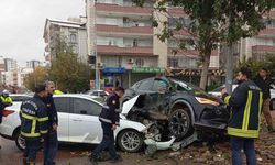 Siverek’te otomobiller çarpıştı: 2 yaralı