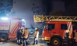 Sultanbeyli'de boya kaporta dükkanında yangın: 4 araç yandı