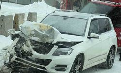 Tatvan Belediye Başkanının makam aracı kaza yaptı