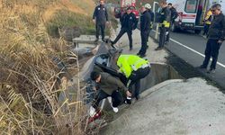 Tekirdağ'da su kanalına düşen otomobildeki çift yaralandı