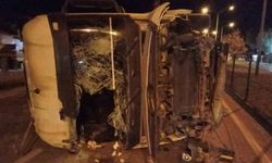 Tır ile otomobilin çarpıştığı kazada tır yan yattı; 2 yaralı