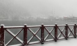 Uzungöl beyaz gelinliğini giydi, kar kalınlığı 15 santimetreye ulaştı