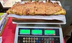 Yarım kiloluk dev tost, 600 liraya satılıyor