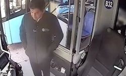 Yaşlı adamın otobüste unuttuğu içinde 4 bin euro olan çantanın başında adeta nöbet tuttu