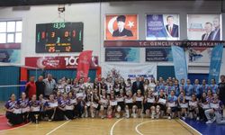 Yıldız kızlarda Hürriyet Ortaokulu şampiyon oldu