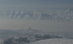 Yüksekova sis altında kaldı