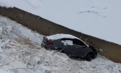 Yüksekova'da kar yağışı ve buzlanma kazaları beraberinde getirdi