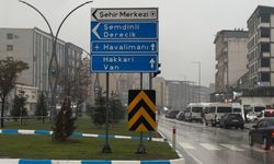 Yüksekova’da yoğun yağışlar uçak seferlerini durdurdu