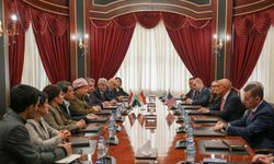 ABD'nin Suriye Özel Temsilcisi Barrack, Erbil'de terör örgütü SDG elebaşı Abdi ile bir araya geldi