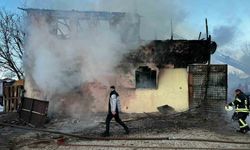 Amasya'da iki katlı ev çıkan yangında kullanılamaz hale geldi