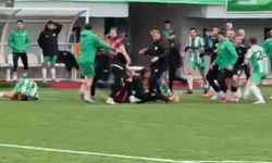 Amatör maçta saha karıştı, yumruklar konuştu