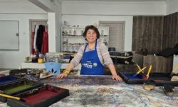 Ankaralı ebru sanatçısı geleneksel baskı sanatını yerinde öğrenmek için Tokat'a geldi
