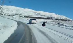 Araca bağladığı kızağı metrelerce çekti