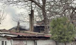 Arnavutköy'de yaşlı adamın yaşadığı gecekondu alev alev yandı