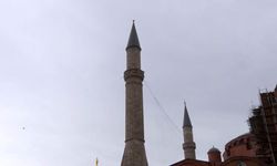 Ayasofya Camii'nin alemi şiddetli rüzgar nedeniyle düştü